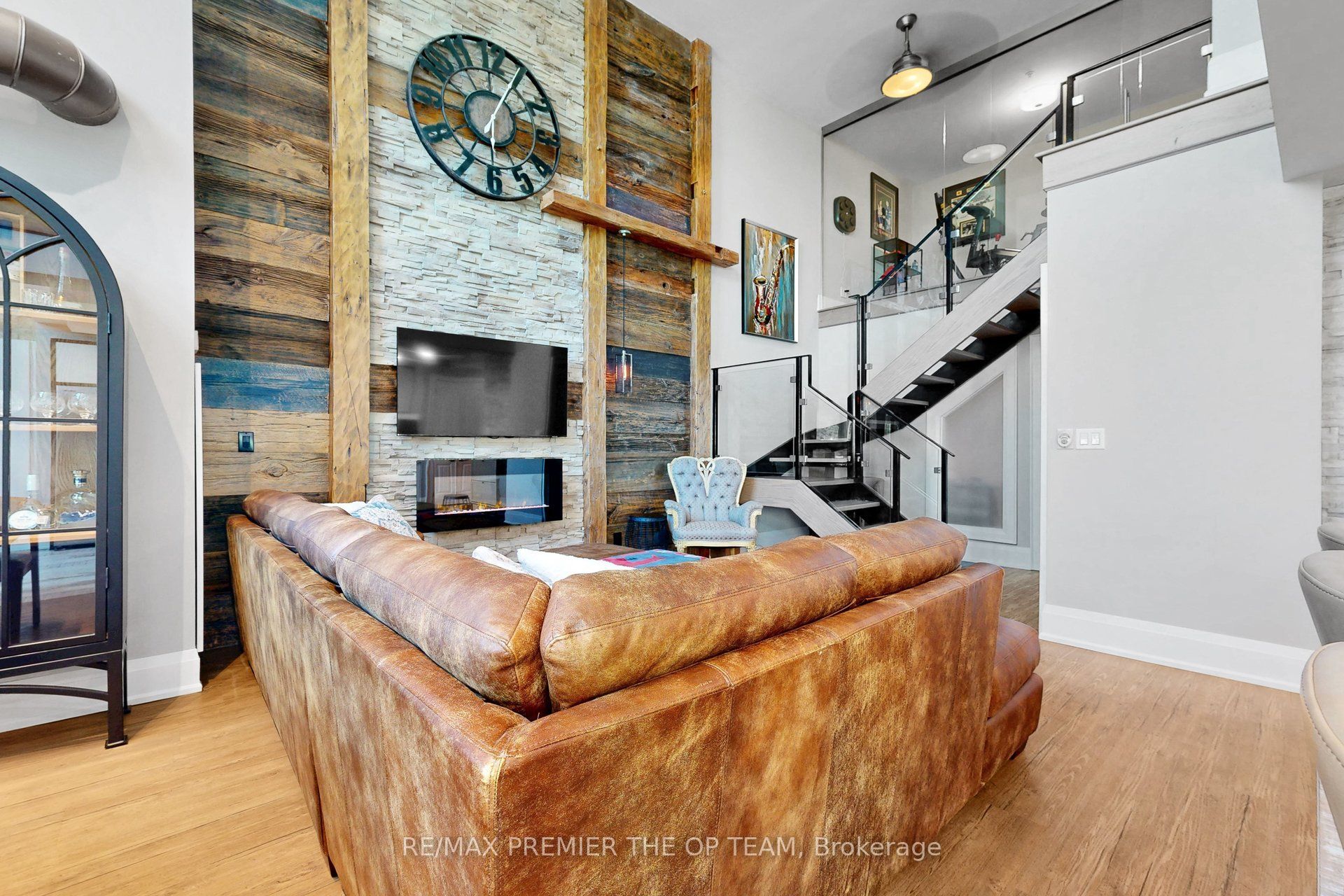 45 Yorkland Boulevard 105