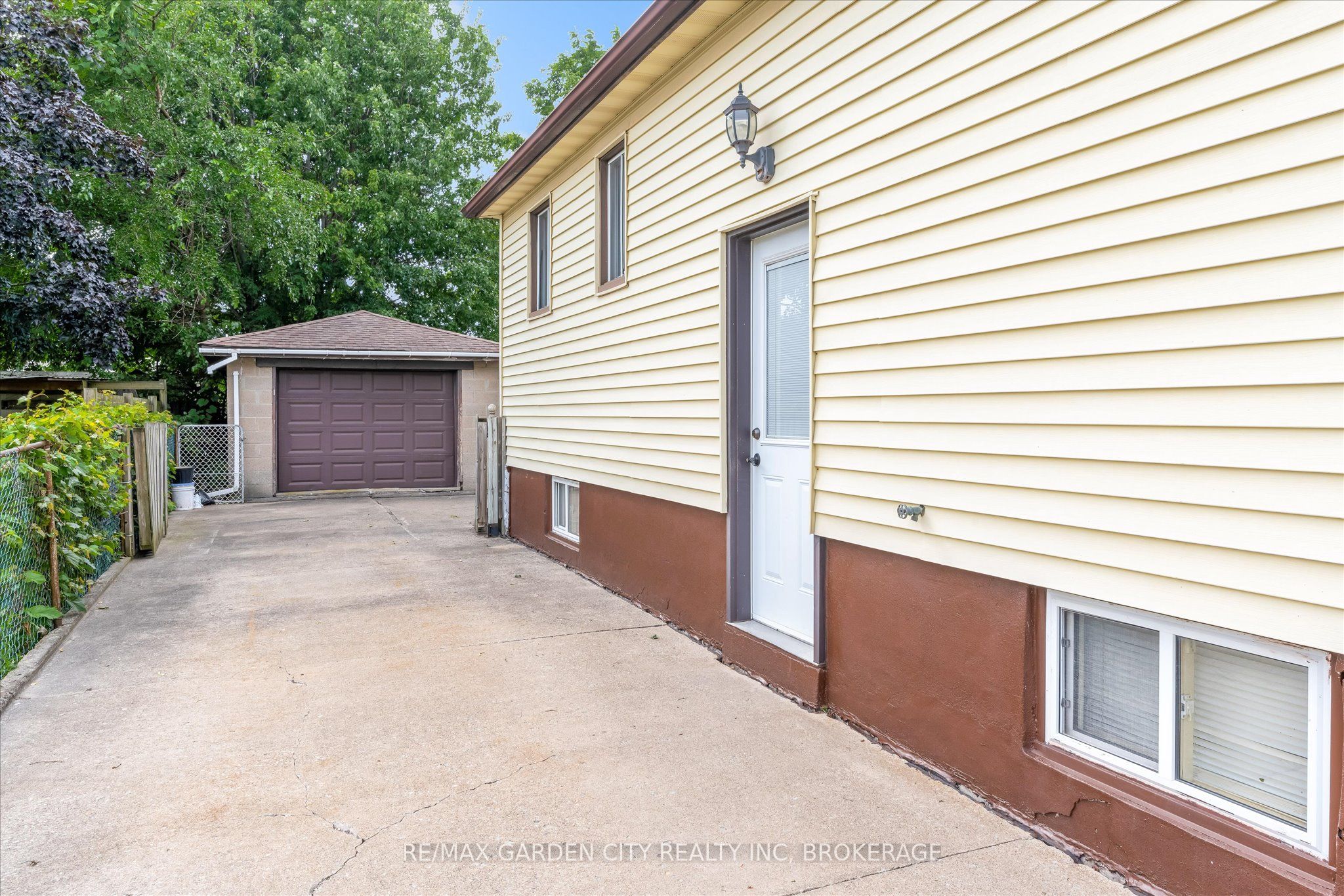 165 Pine Street S