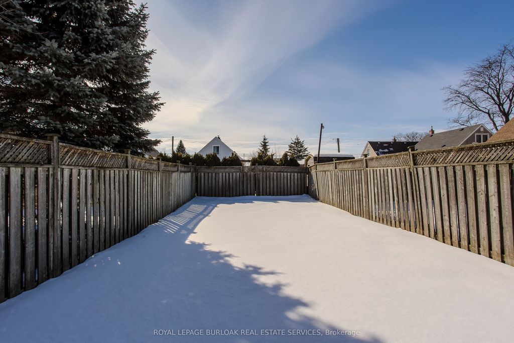Photo of 194 Crockett Street, Hamilton, ON L8V 1H2 (MLS # X12795856)