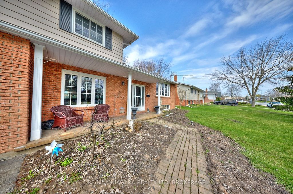 Photo of 953 Grandview Road, Fort Erie, ON L2A 5R4 (MLS # X12721630)