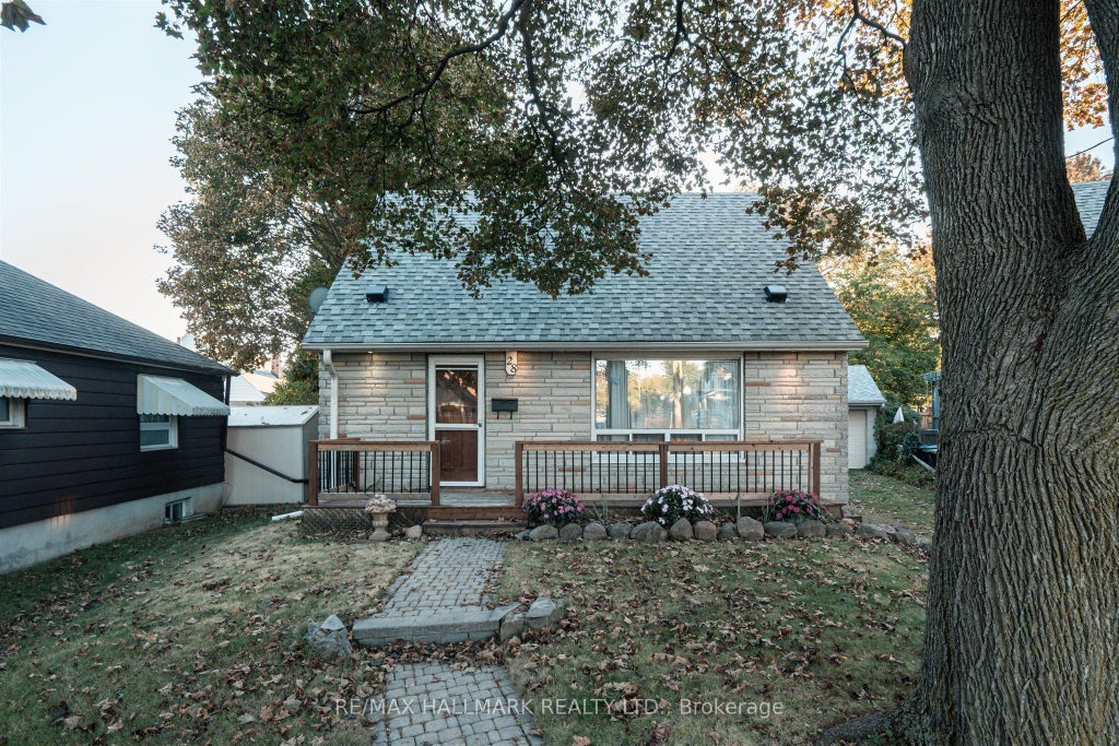 Photo of 28 Finsbury Crescent, Toronto, ON M8W 2H7 (MLS # W13863562)