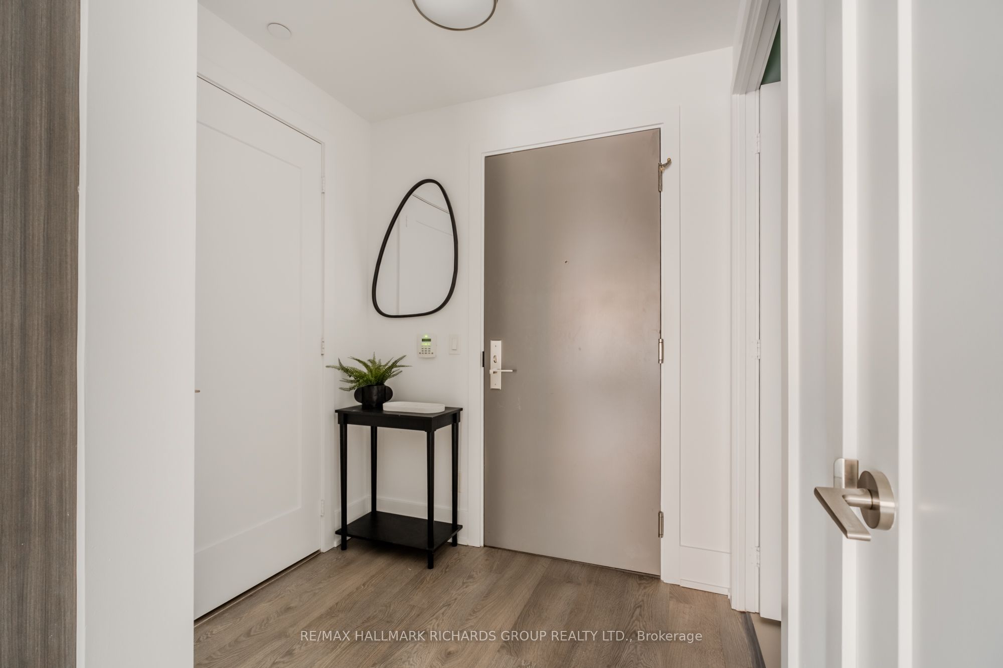 15 Merchants' Wharf N/A 340