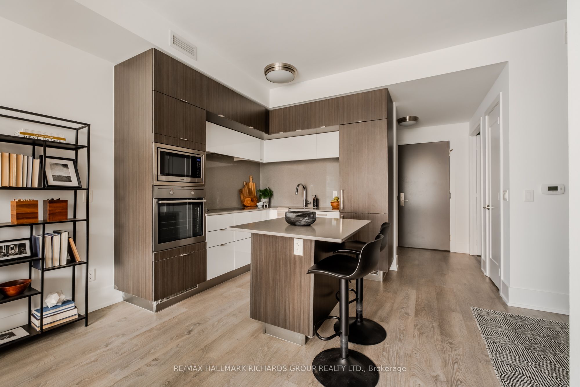 15 Merchants' Wharf N/A 340