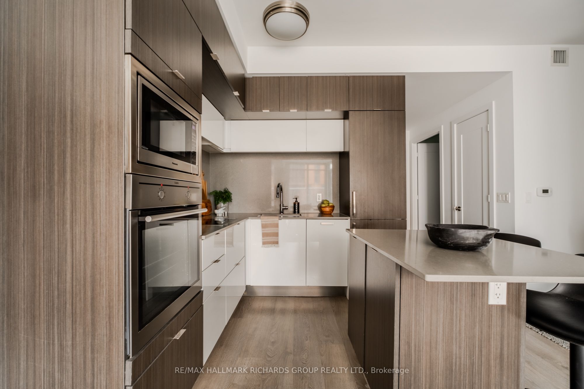 15 Merchants' Wharf N/A 340