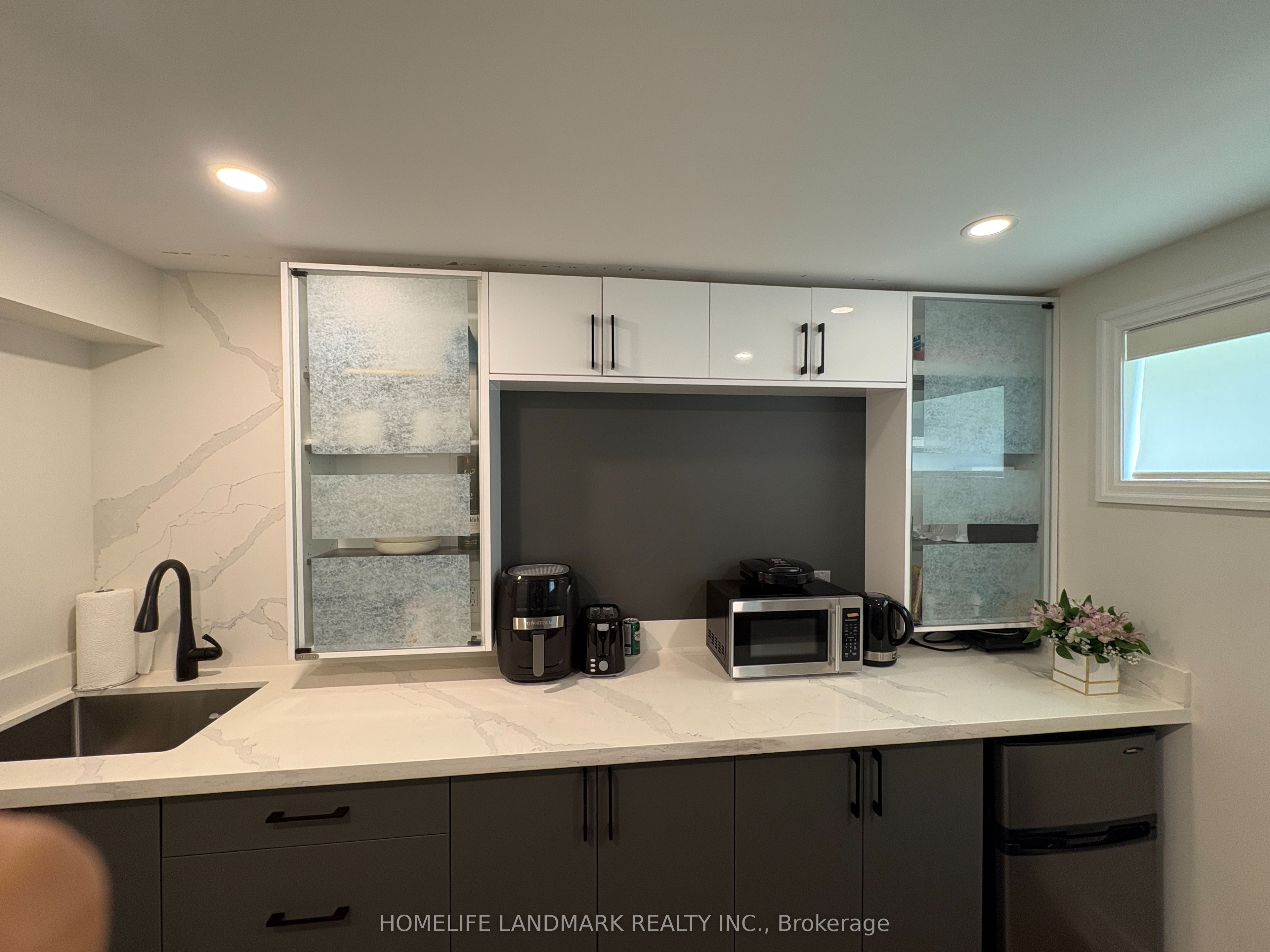 345 Palmer Avenue Bsmt Studio
