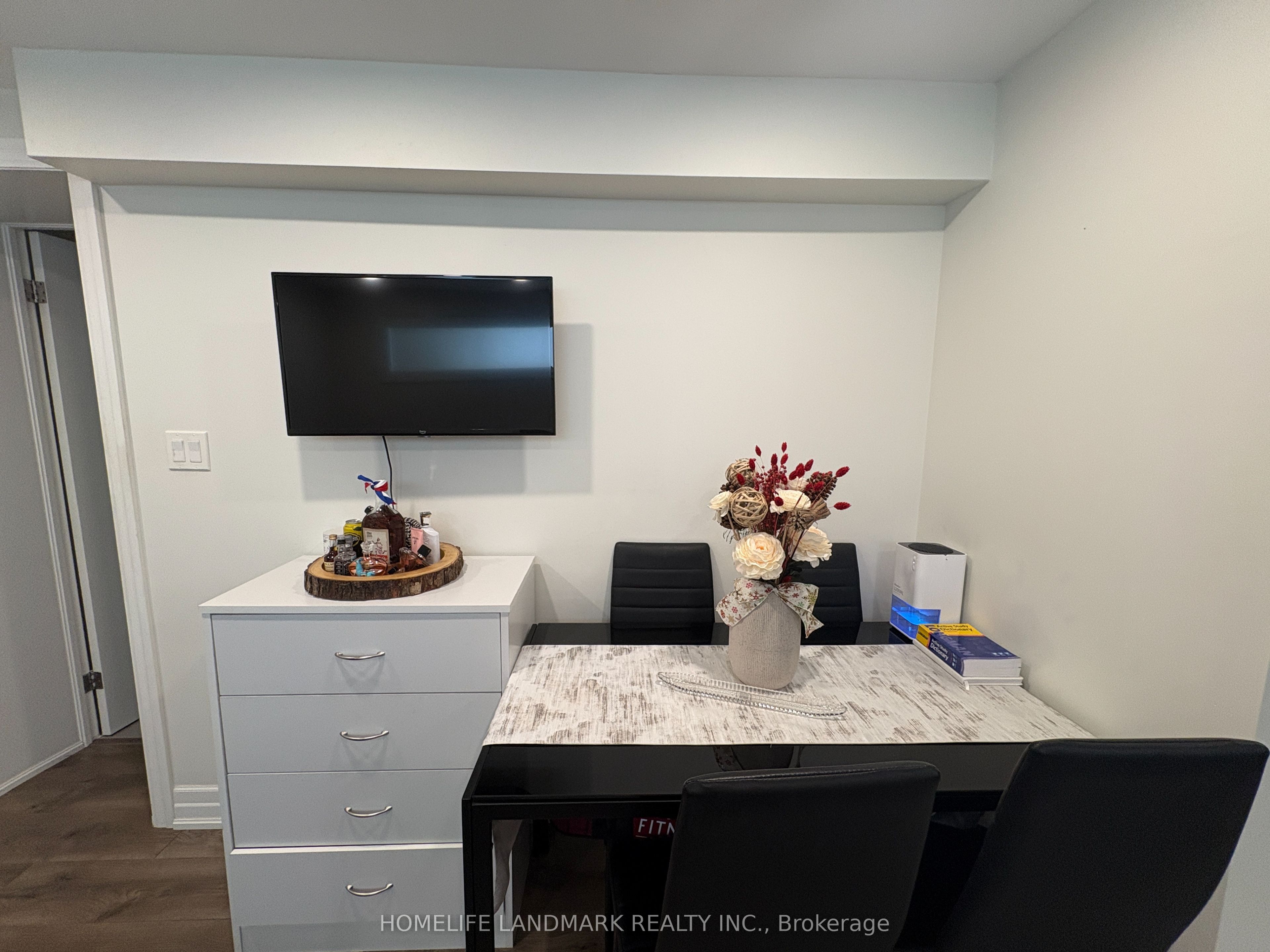 345 Palmer Avenue Bsmt Studio