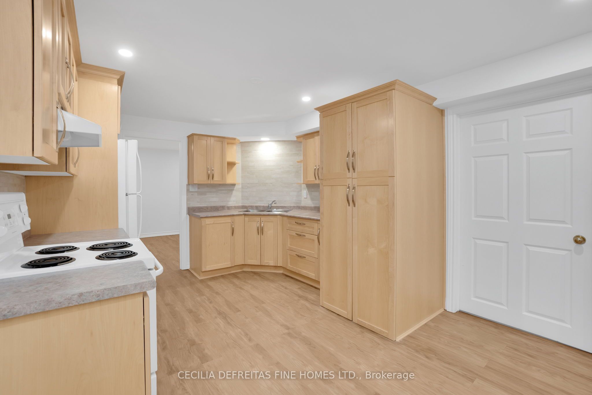 40 Venetian Crescent Bsmt