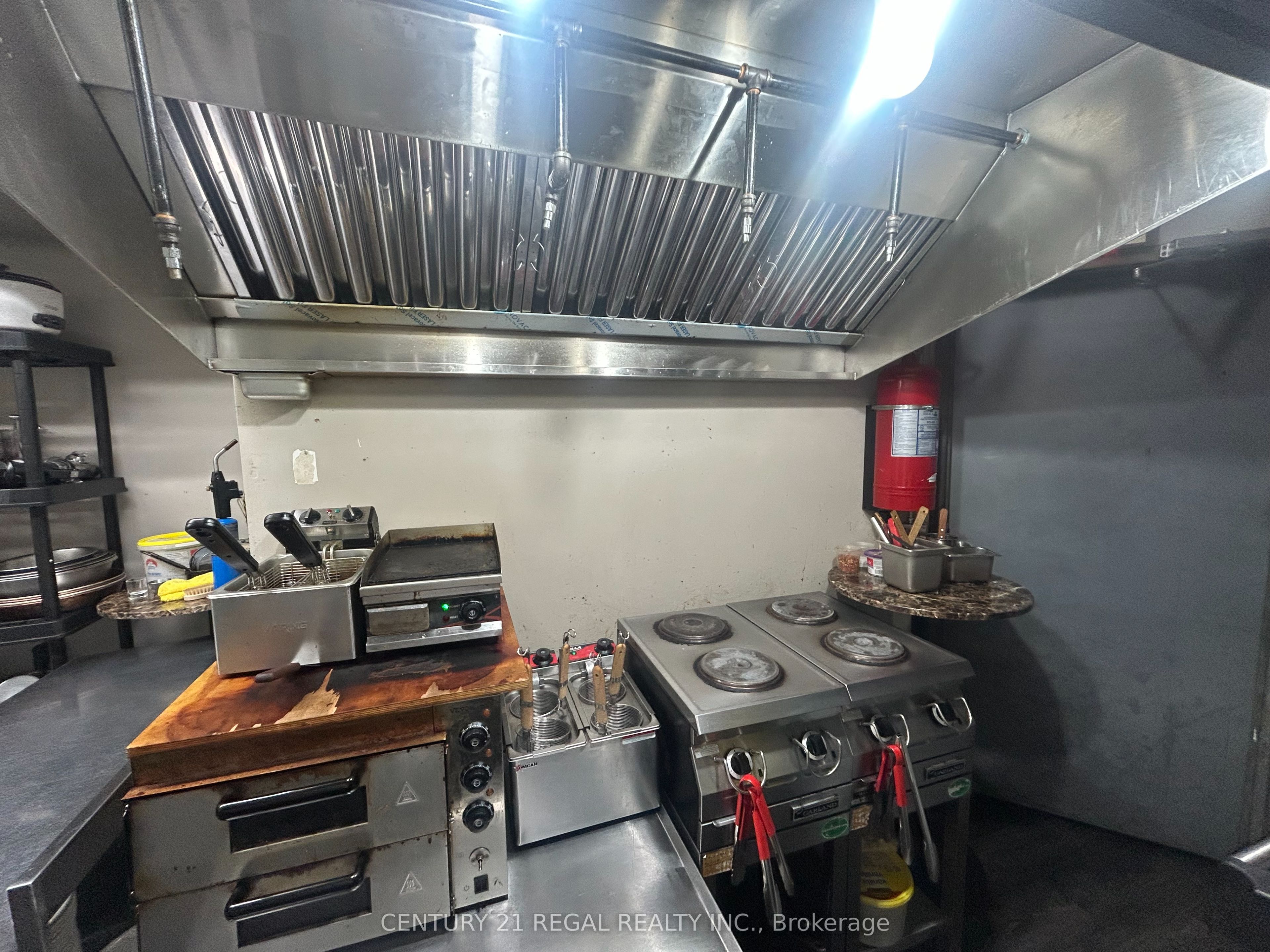 1183 Dundas Street W