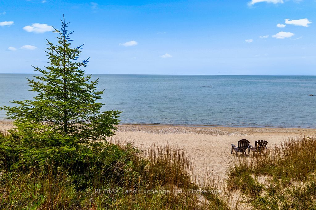 Photo of 18 Cottage Park Road, Saugeen Shores, ON N0H 2C0 (MLS # X13778322)