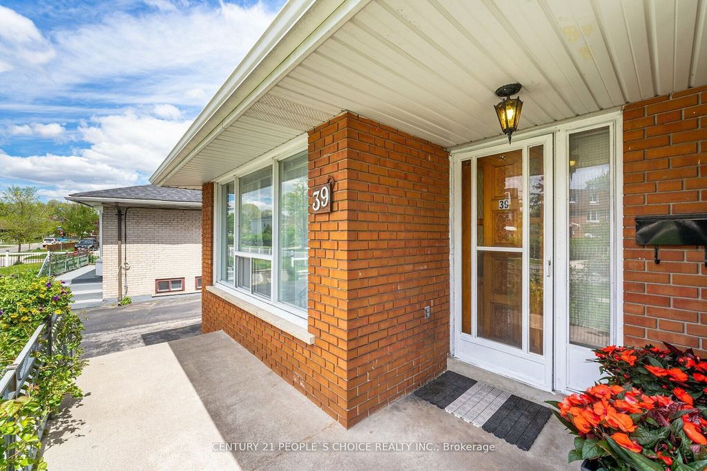 Photo of 39 Waterbury Drive, Toronto, ON M9R 3Y1 (MLS # W13043440)