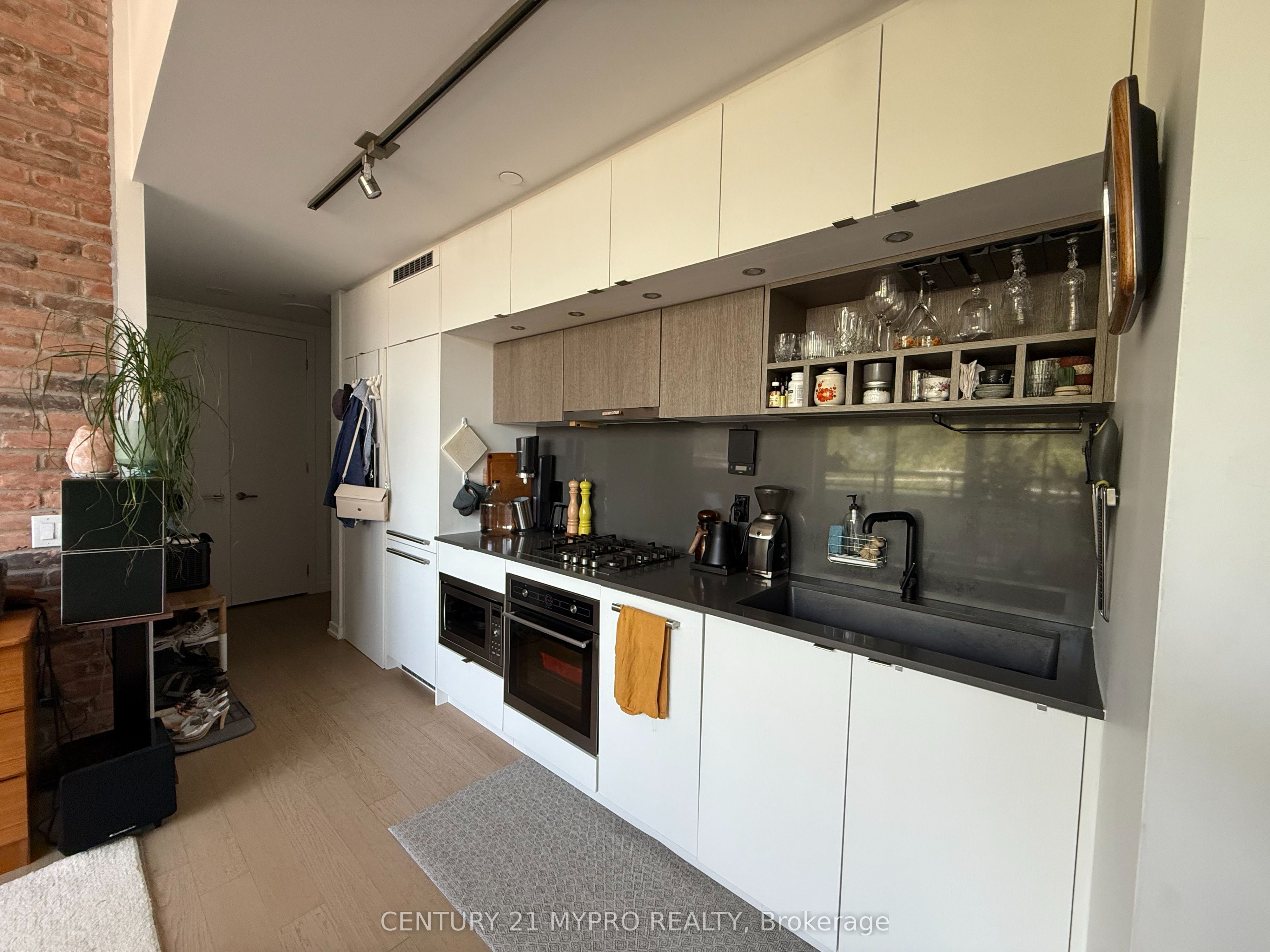 138 St. Helens Avenue 408