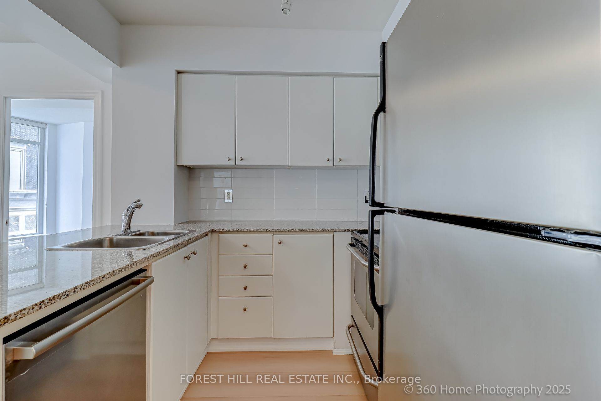 8 Scollard Street 302