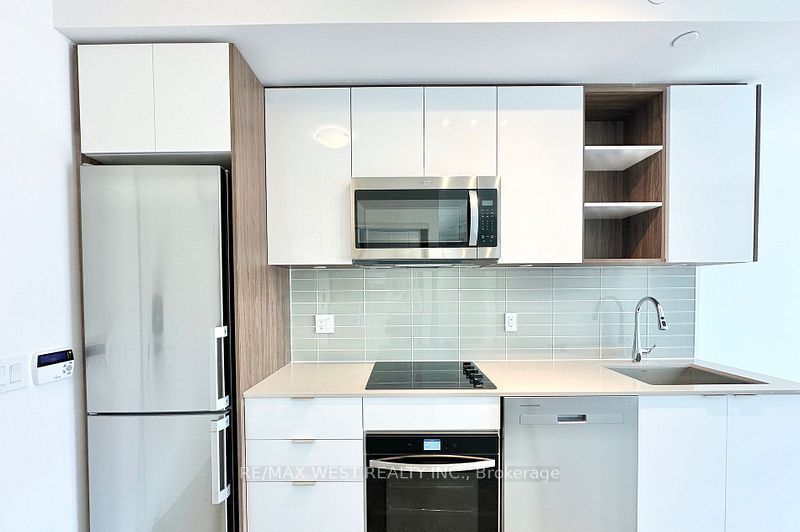 543 Richmond Street W 616