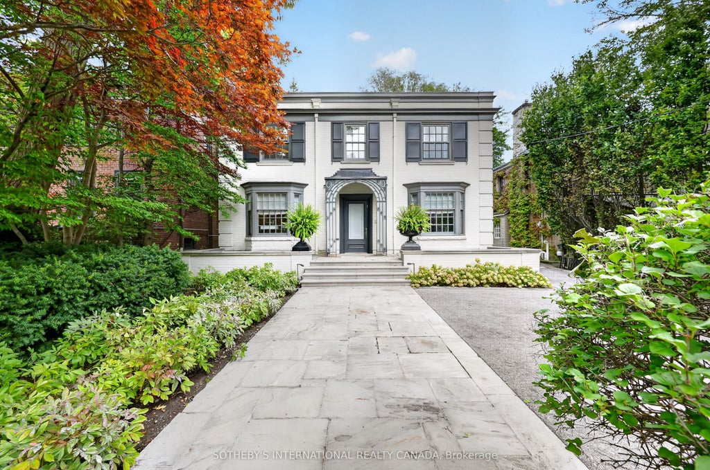 Photo of 15 Alexandra Wood, Toronto, ON M5N 2S2 (MLS # C13792340)