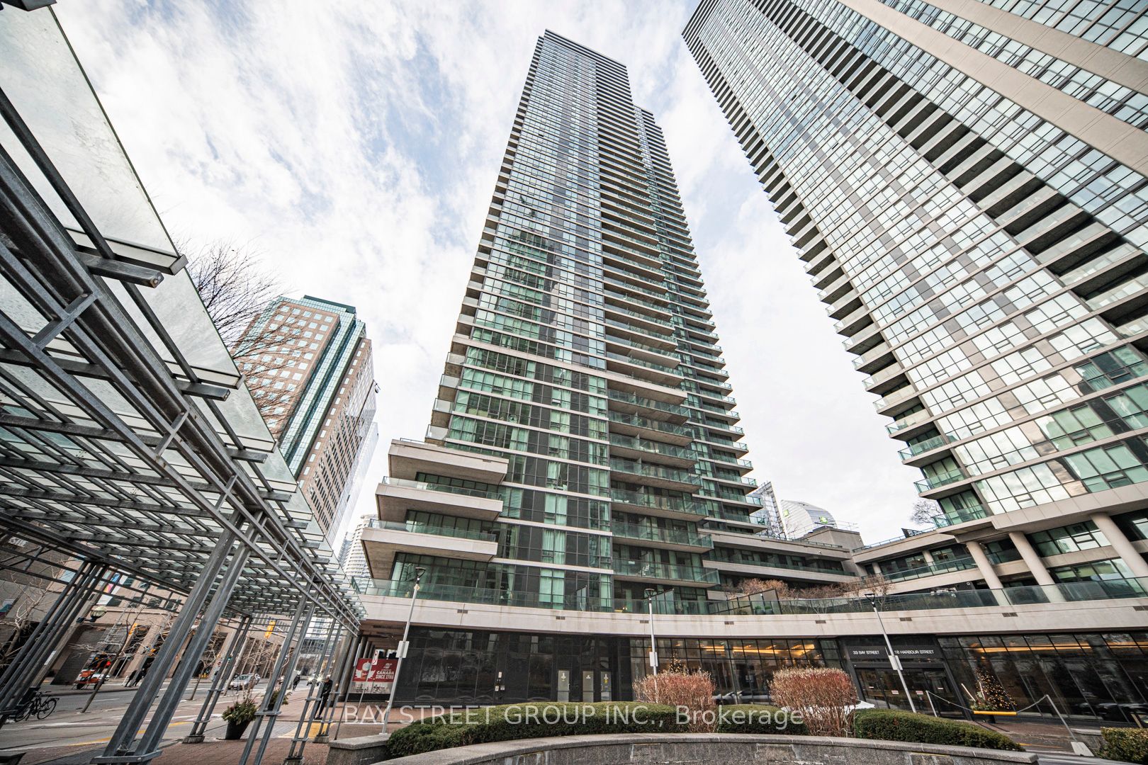 33 Bay Street 2704