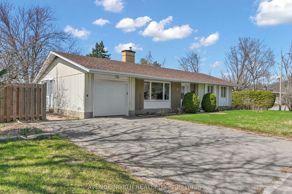 Photo of 980 Wiseman Crescent, Billings Bridge - Riverside Park and Area, ON K1V 8J4 (MLS # X13041828)