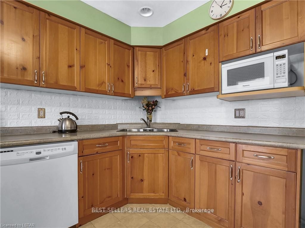 Photo of 185 North Centre Road #11, London North, ON N5X 4C9 (MLS # X13023320)