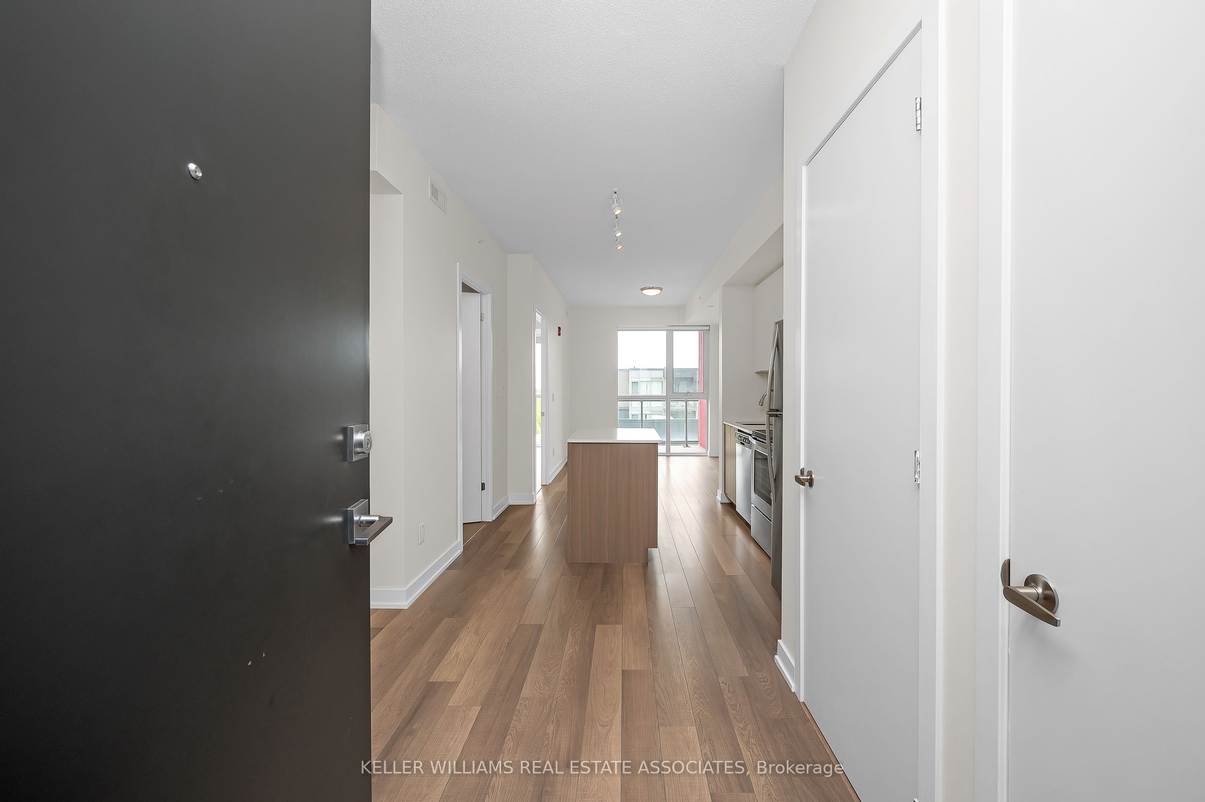 5240 Dundas Street B412