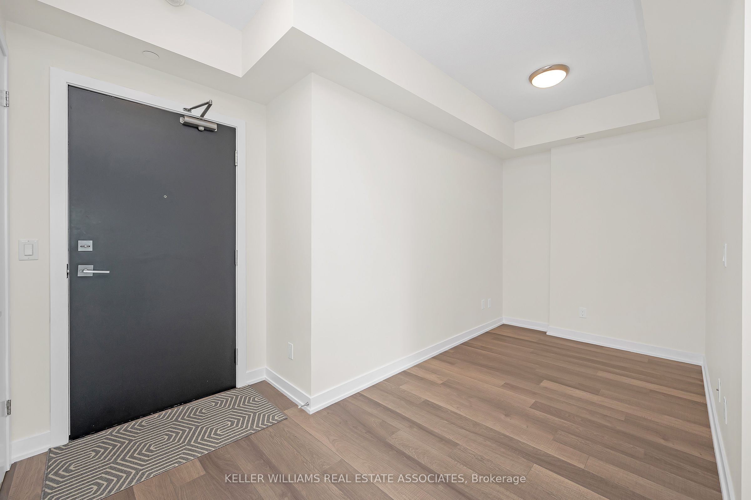 5240 Dundas Street B412