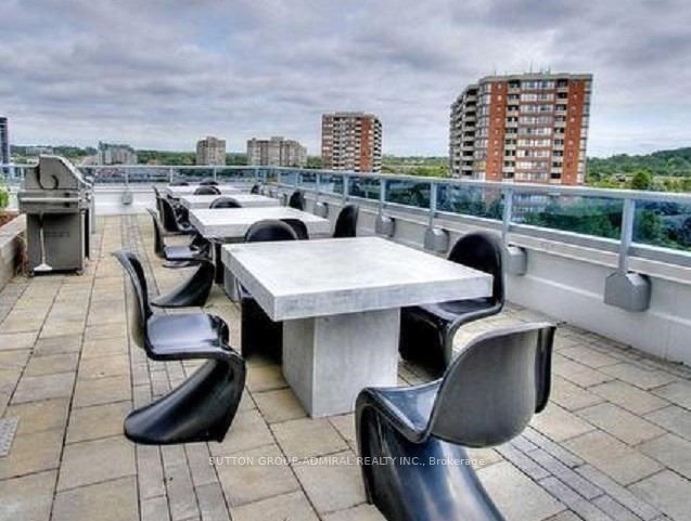 9471 Yonge Street 215