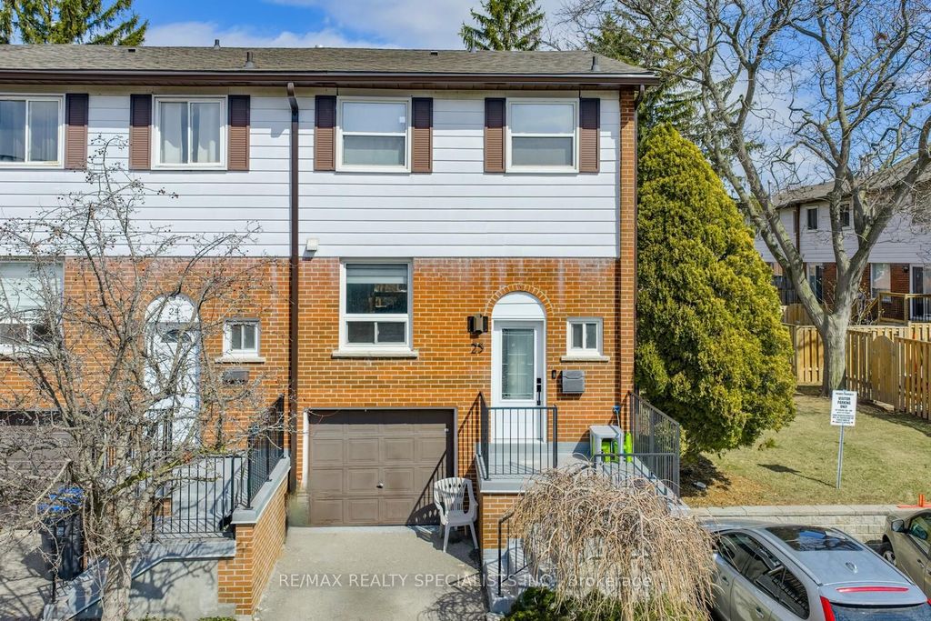 Photo of 2445 Homelands Drive #25, Mississauga, ON L5K 2C6 (MLS # W13064732)