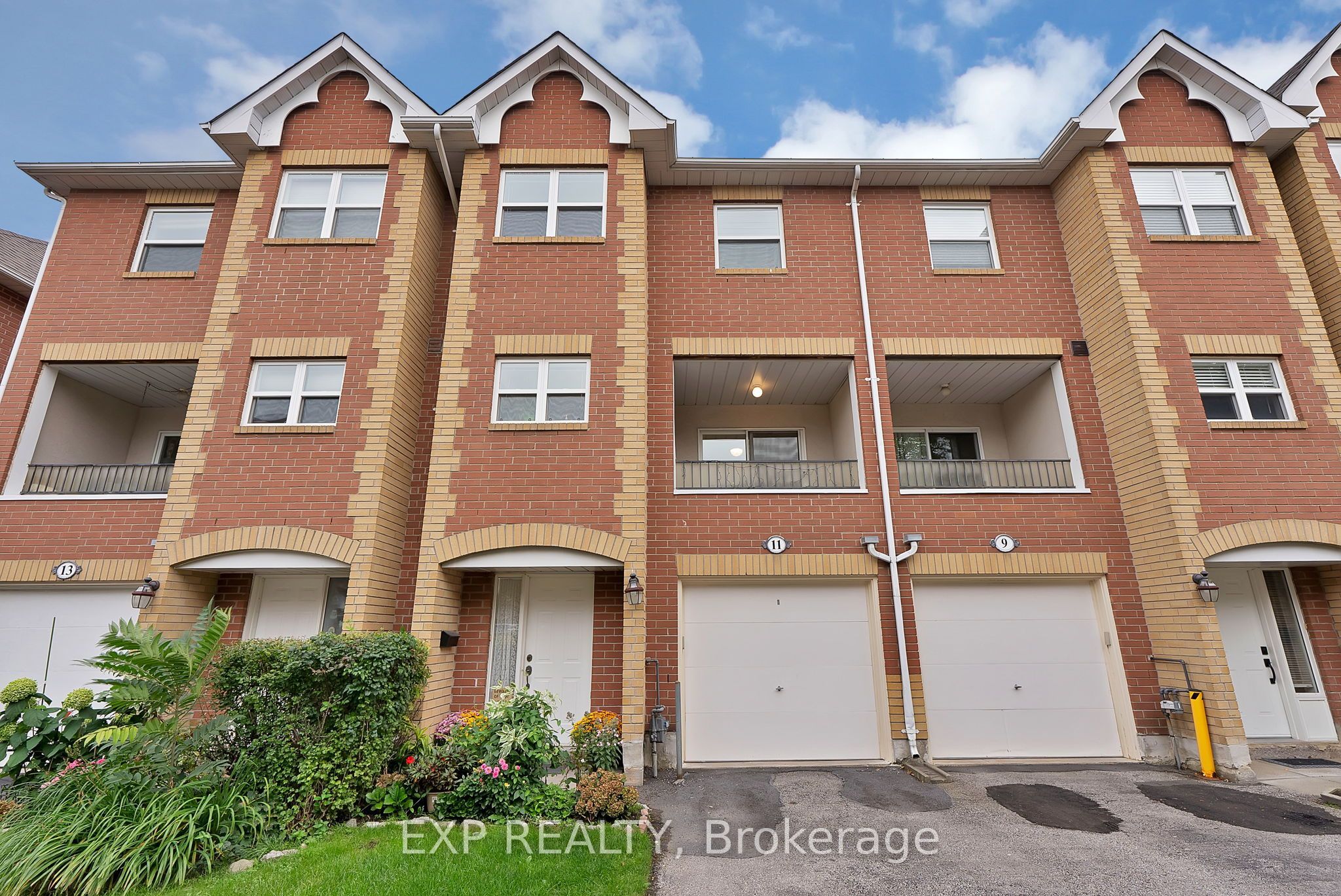 11 Maple Park Way