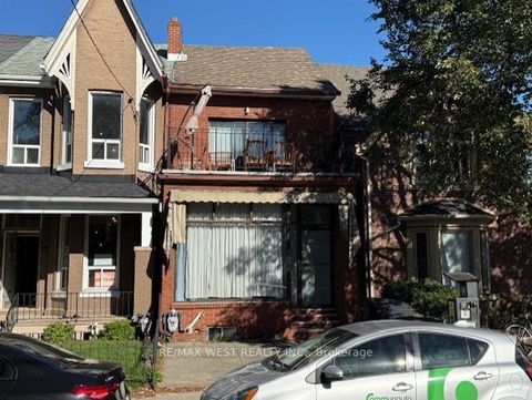 Photo of 23 clinton Street, Toronto, ON M6J 2N6 (MLS # C12445416)