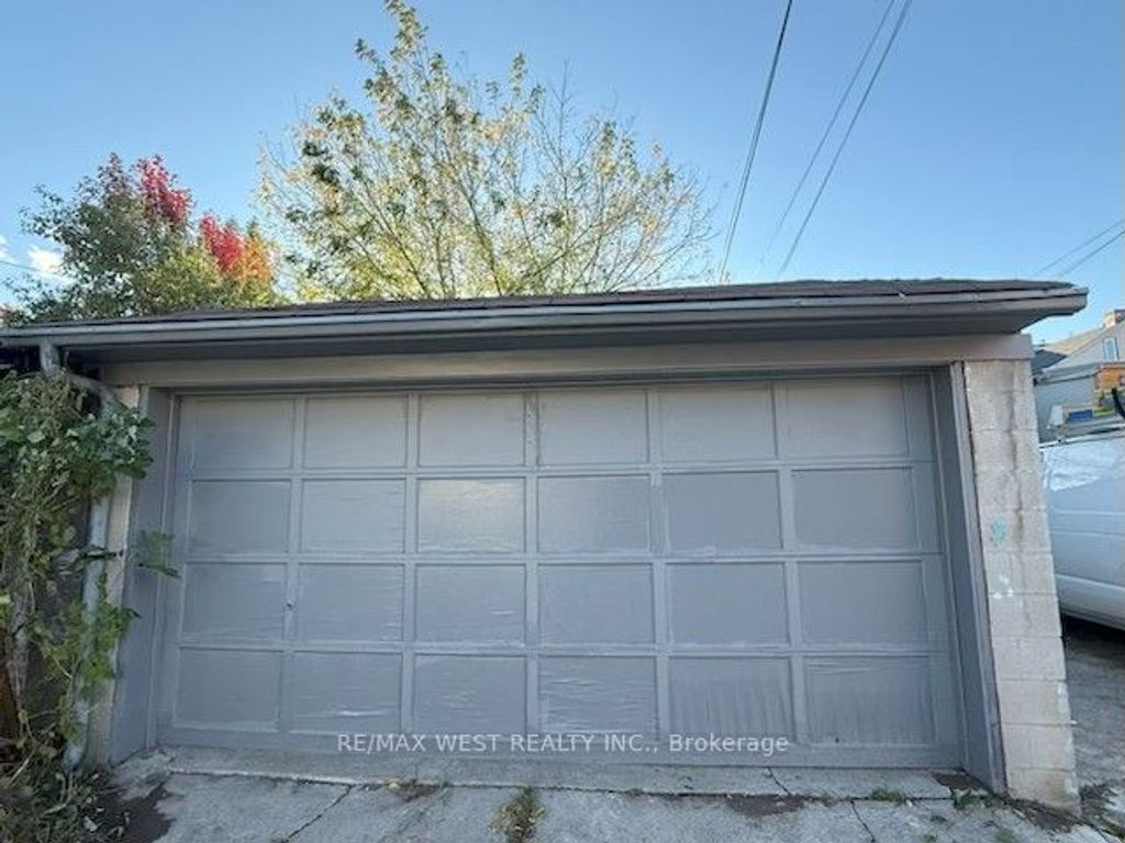 Photo of 23 clinton Street, Toronto, ON M6J 2N6 (MLS # C12445416)