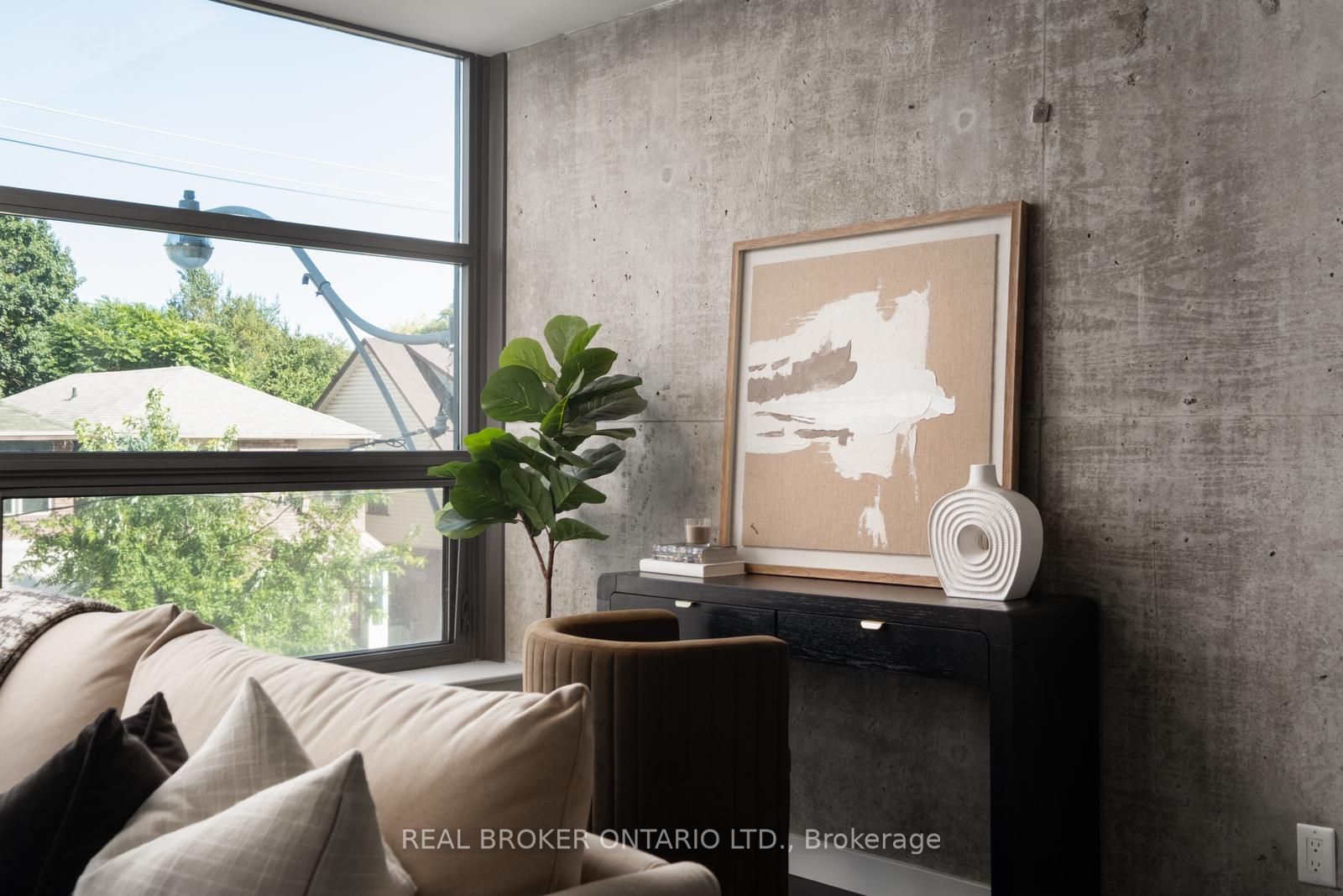 90 Broadview Avenue 202