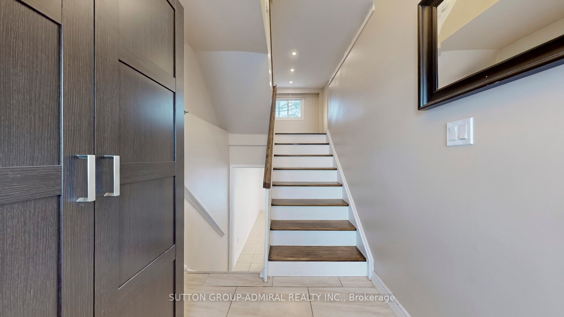 64 Bronte Street S 8