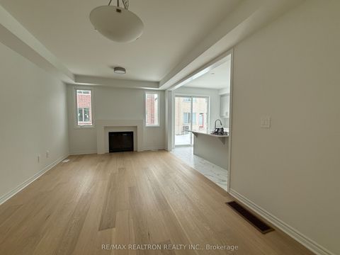 21 Moss Drive Markham ON L6C 3S8