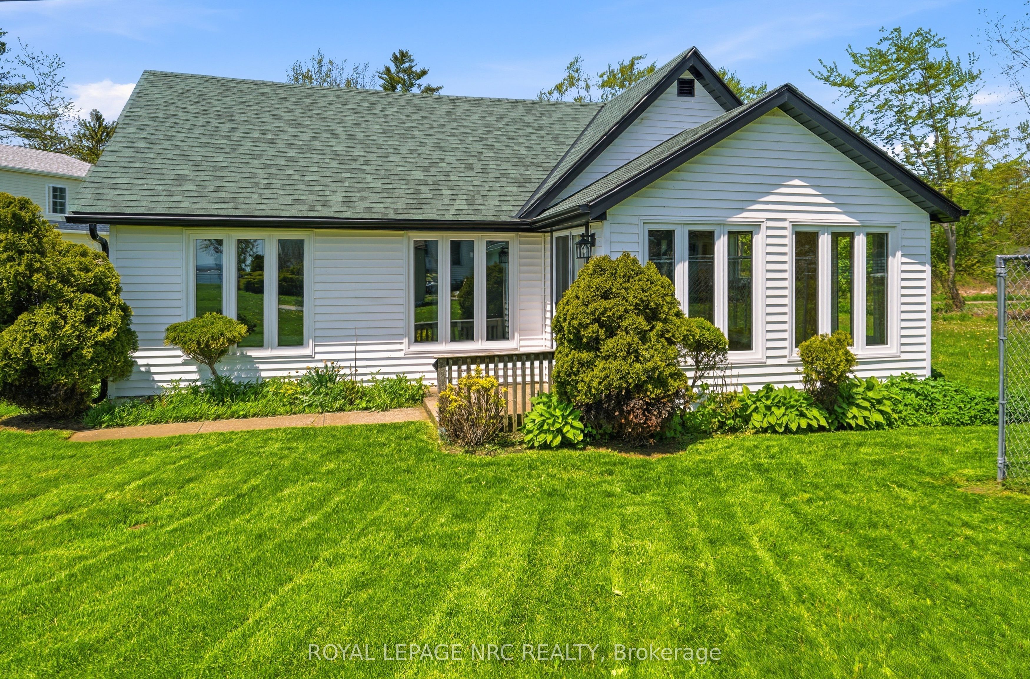 11 White Avenue