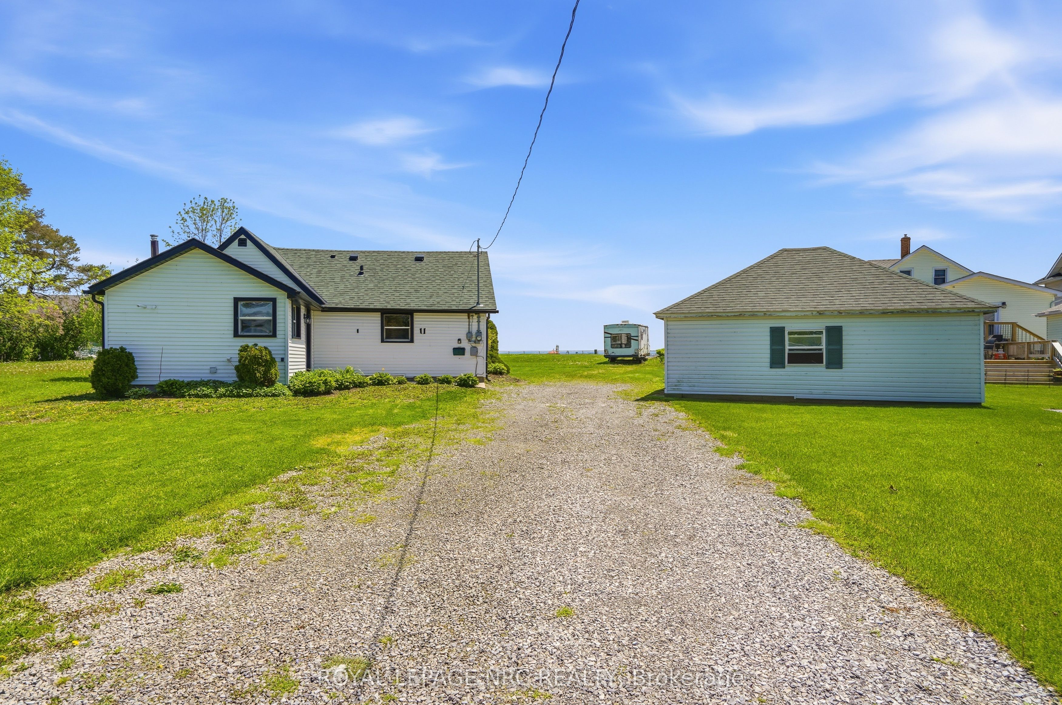 11 White Avenue