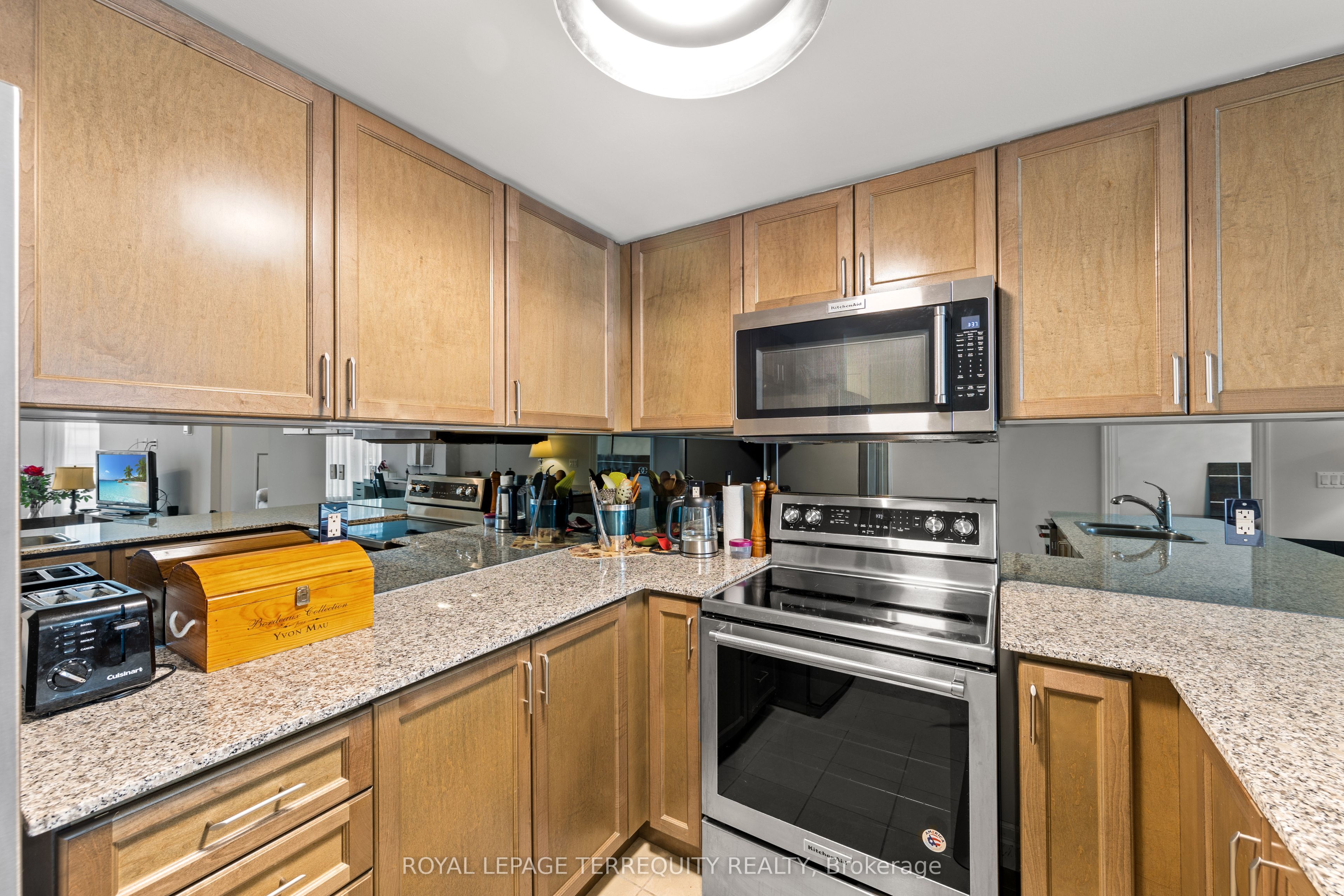 8 Scollard Street 1410