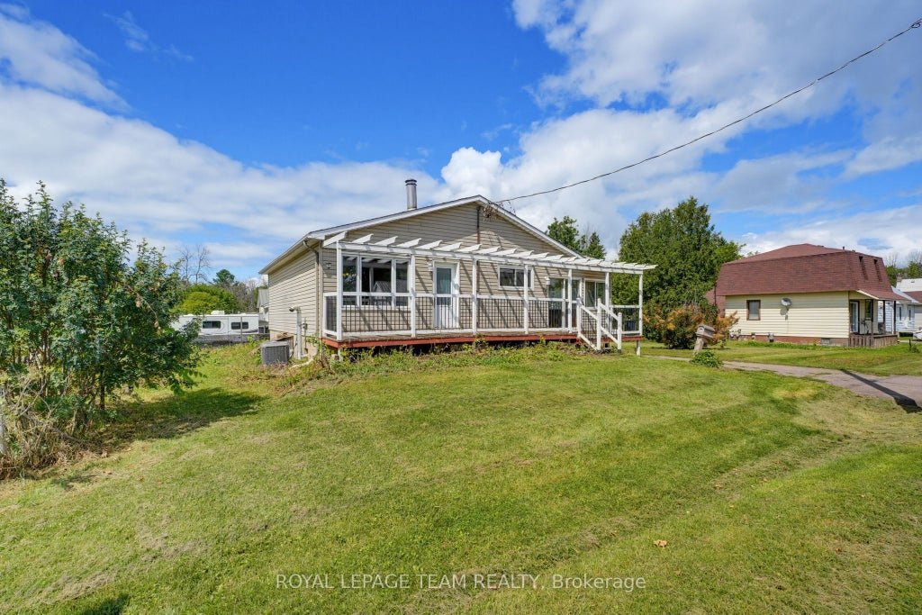 Photo of 550 Giroux Street, Pembroke, ON K8A 4G5 (MLS # X13702806)