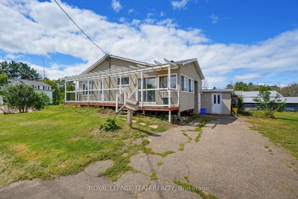 Photo of 550 Giroux Street, Pembroke, ON K8A 4G5 (MLS # X13702806)