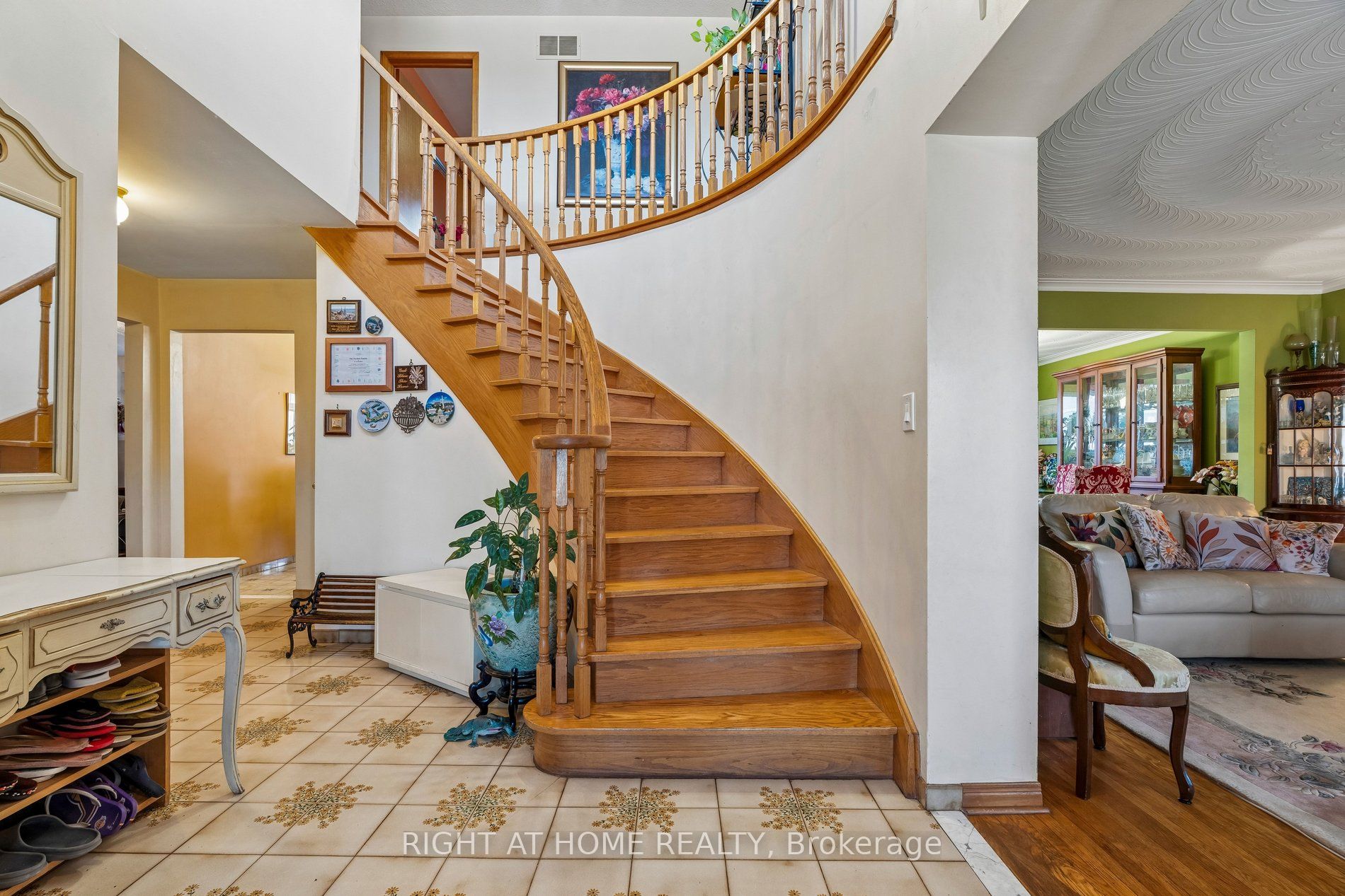 16 Ascolda Boulevard