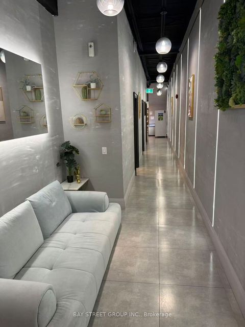 405 Dundas Street W Toronto ON M5T 1G6