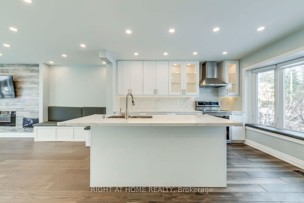 Photo of 5 Bow River Crescent S, Mississauga, ON L5N 1J1 (MLS # W12632876)