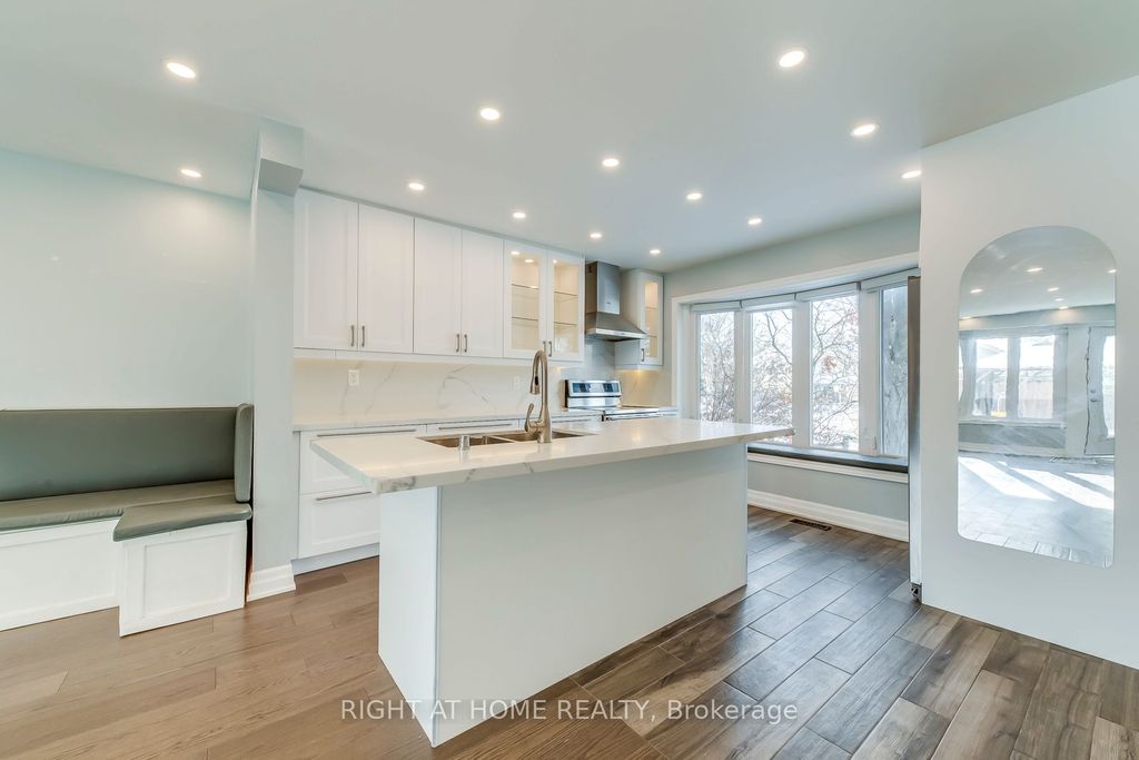 Photo of 5 Bow River Crescent S, Mississauga, ON L5N 1J1 (MLS # W12632876)