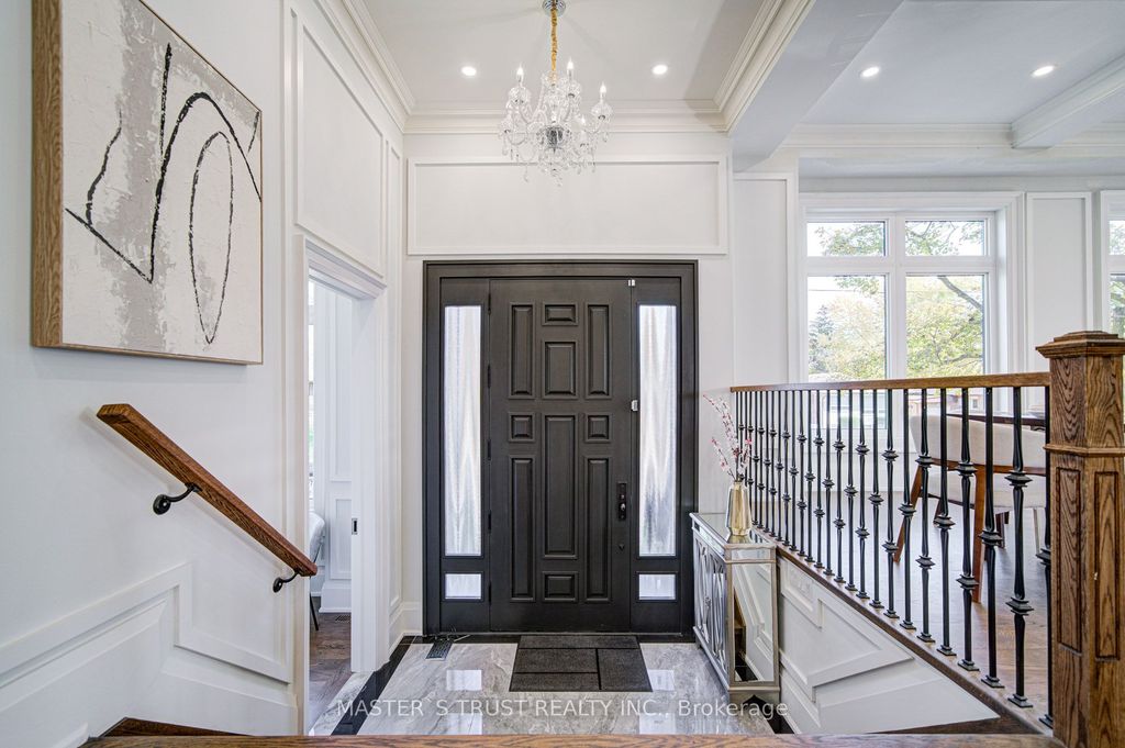 Photo of 36 Sussex Avenue, Richmond Hill, ON L4C 2E6 (MLS # N12502492)