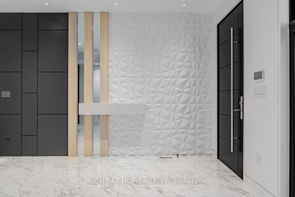 Photo of 677 Huron Street, Toronto, ON M5R 2R8 (MLS # C12412850)