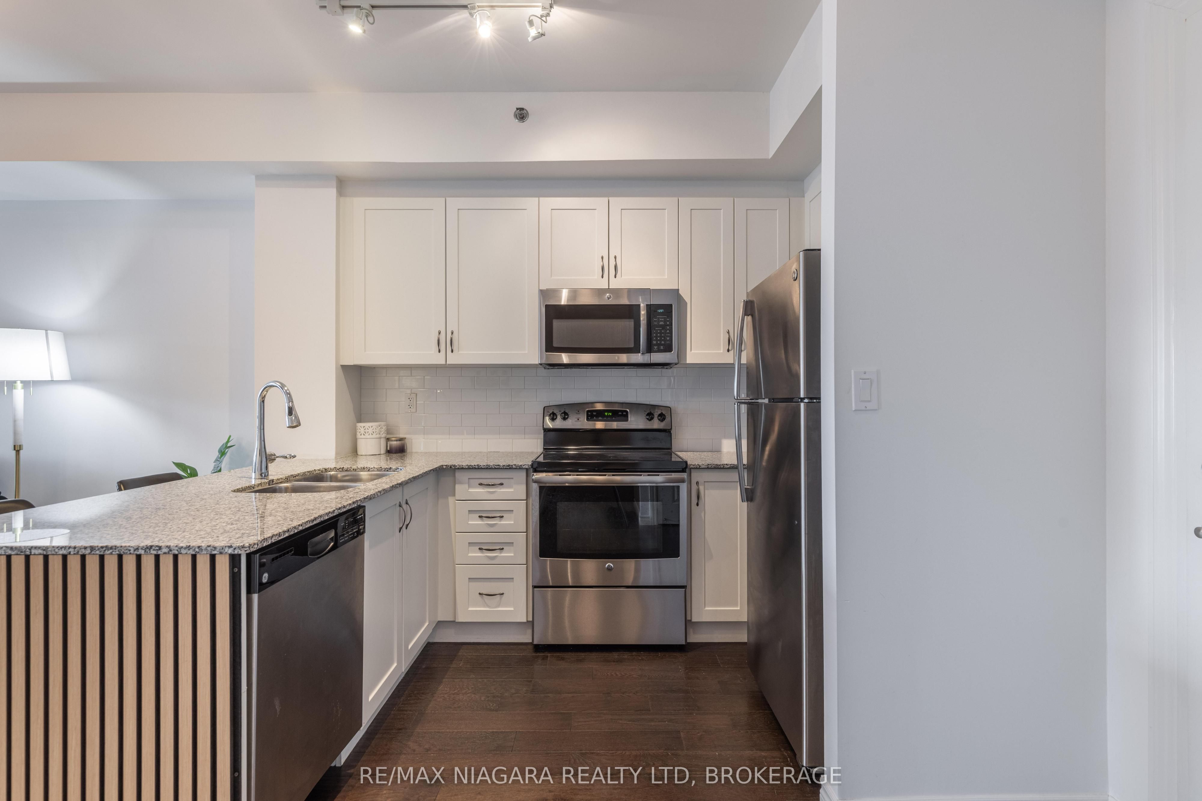 34 Plains Road E 203