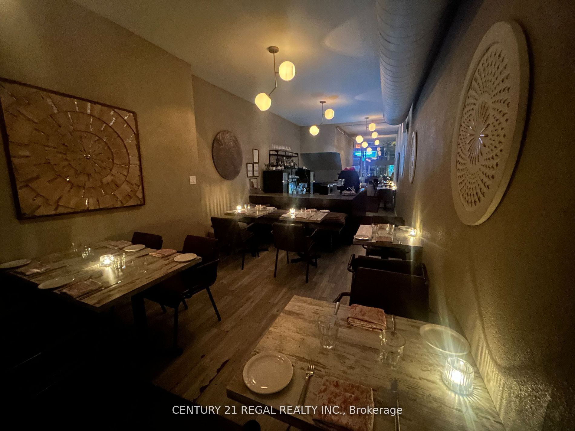 1183 Dundas Street W