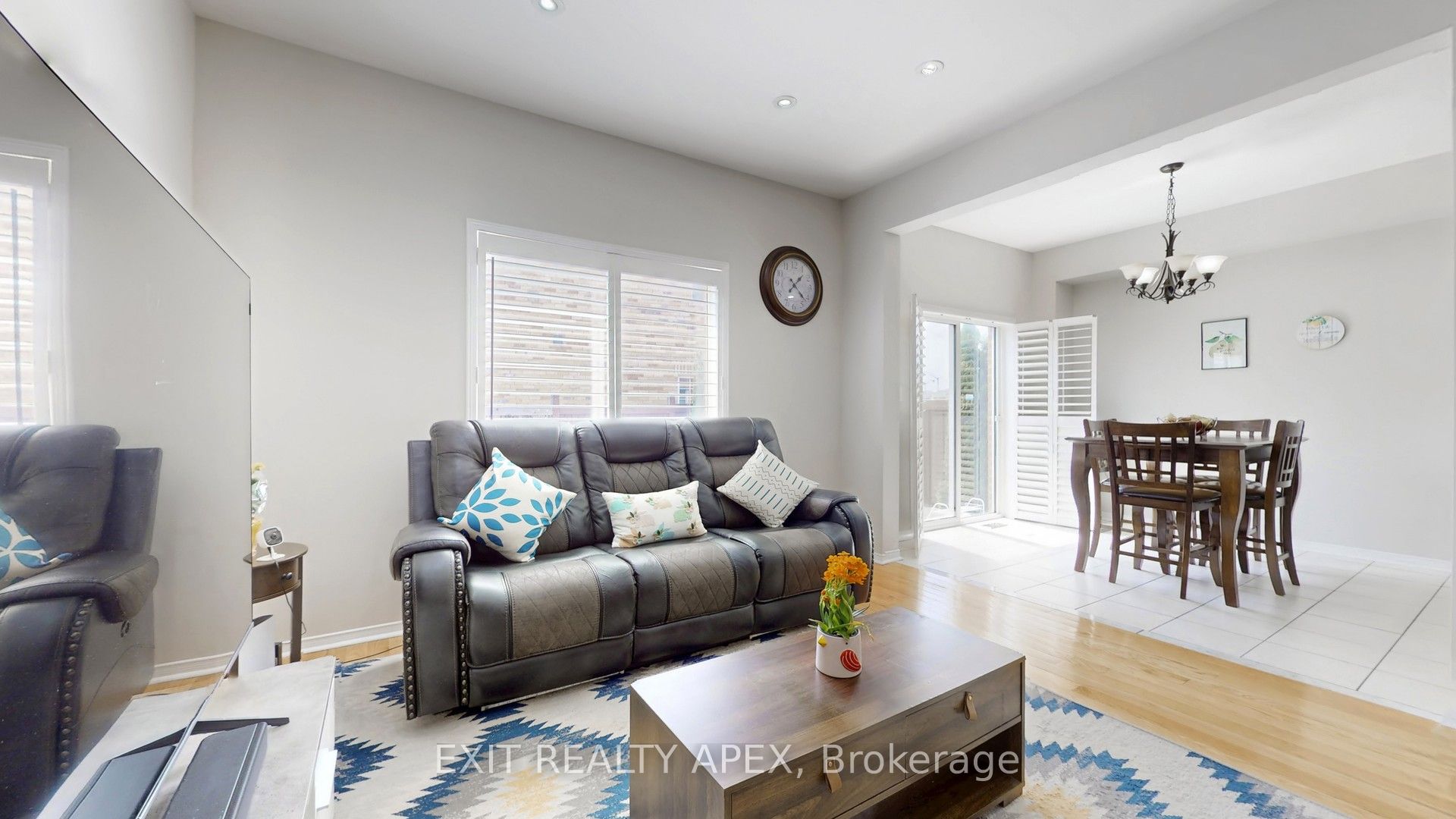 77 Commodore Drive
