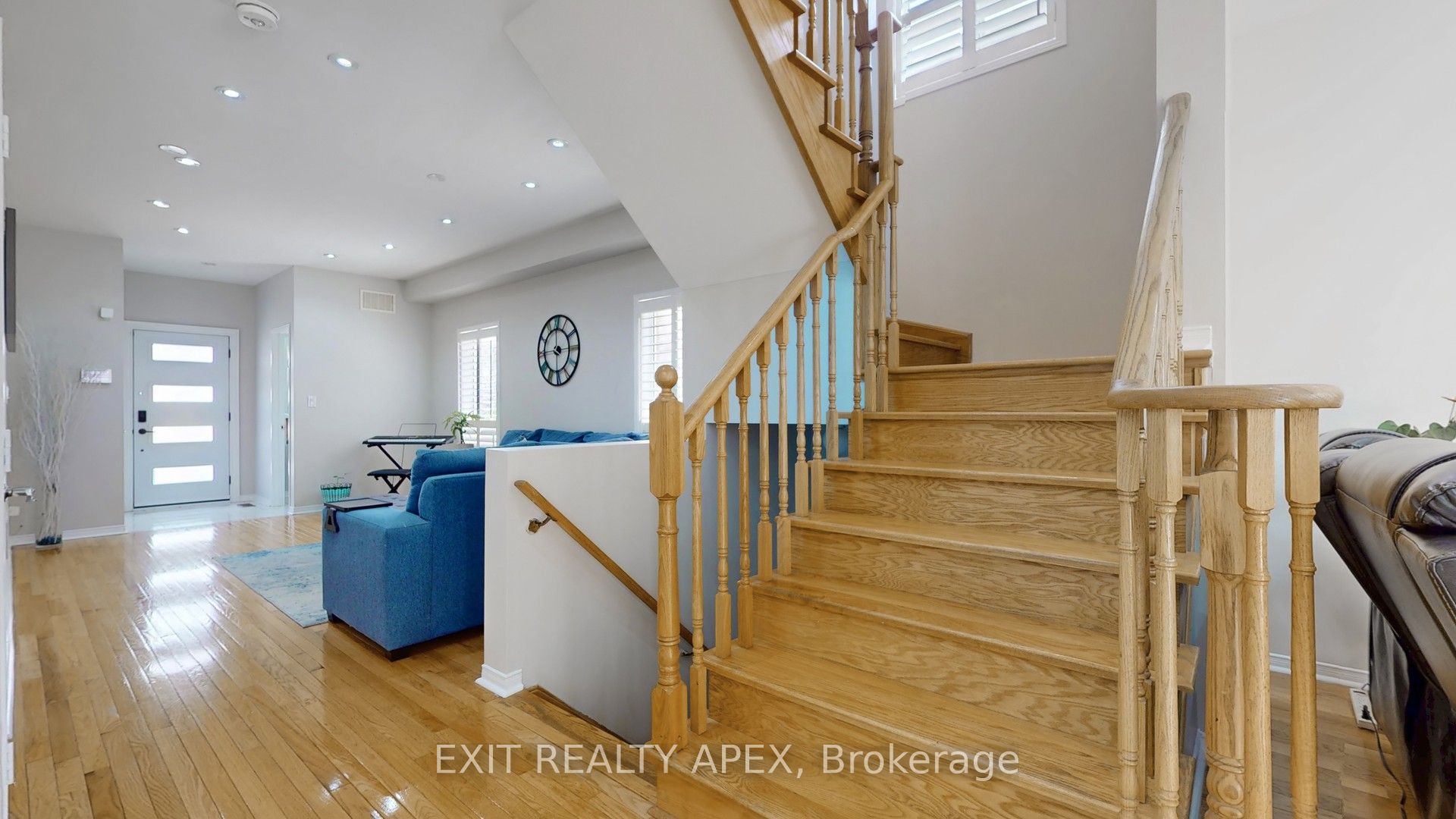 77 Commodore Drive