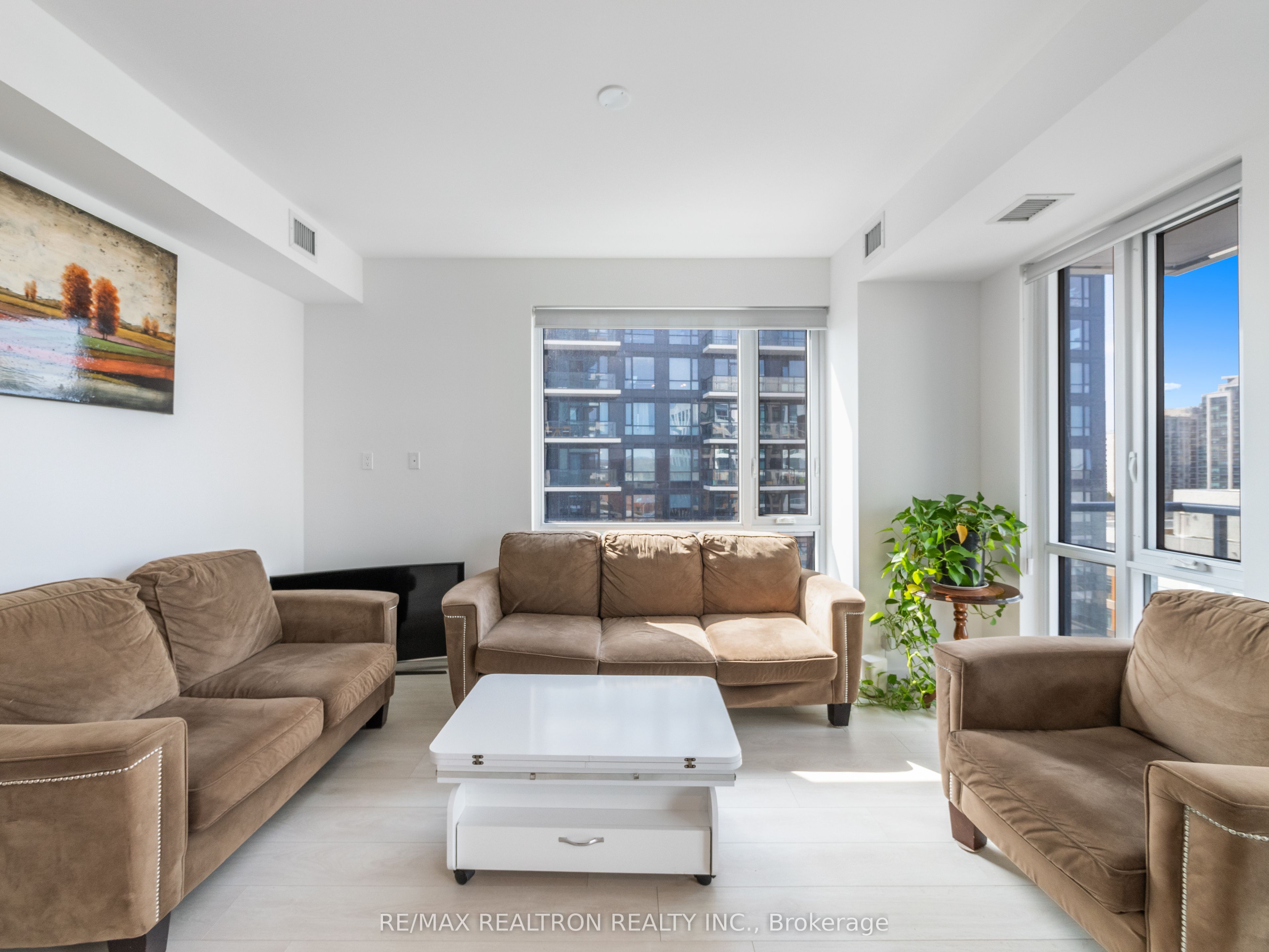 7950 Bathurst Street 0911 Tower B