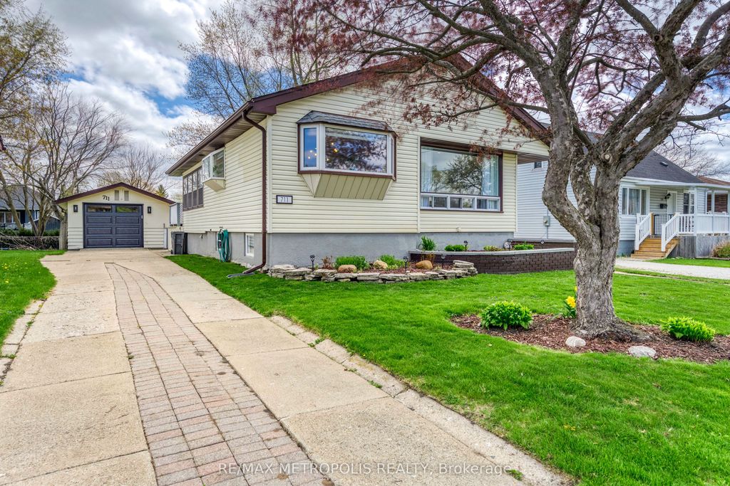 Photo of 711 Michigan Avenue, Point Edward, ON N7V 1G9 (MLS # X13074624)