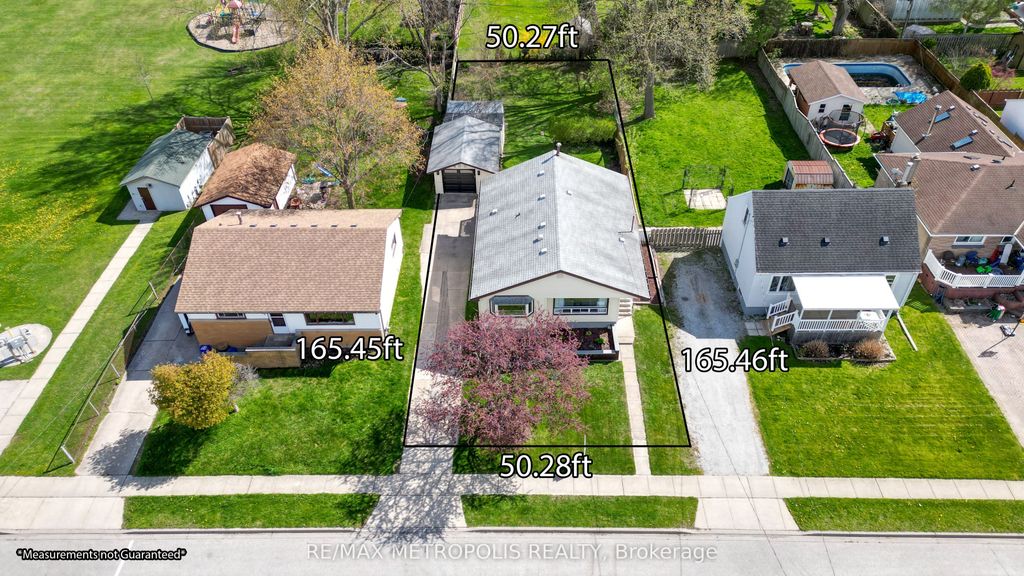 Photo of 711 Michigan Avenue, Point Edward, ON N7V 1G9 (MLS # X13074624)