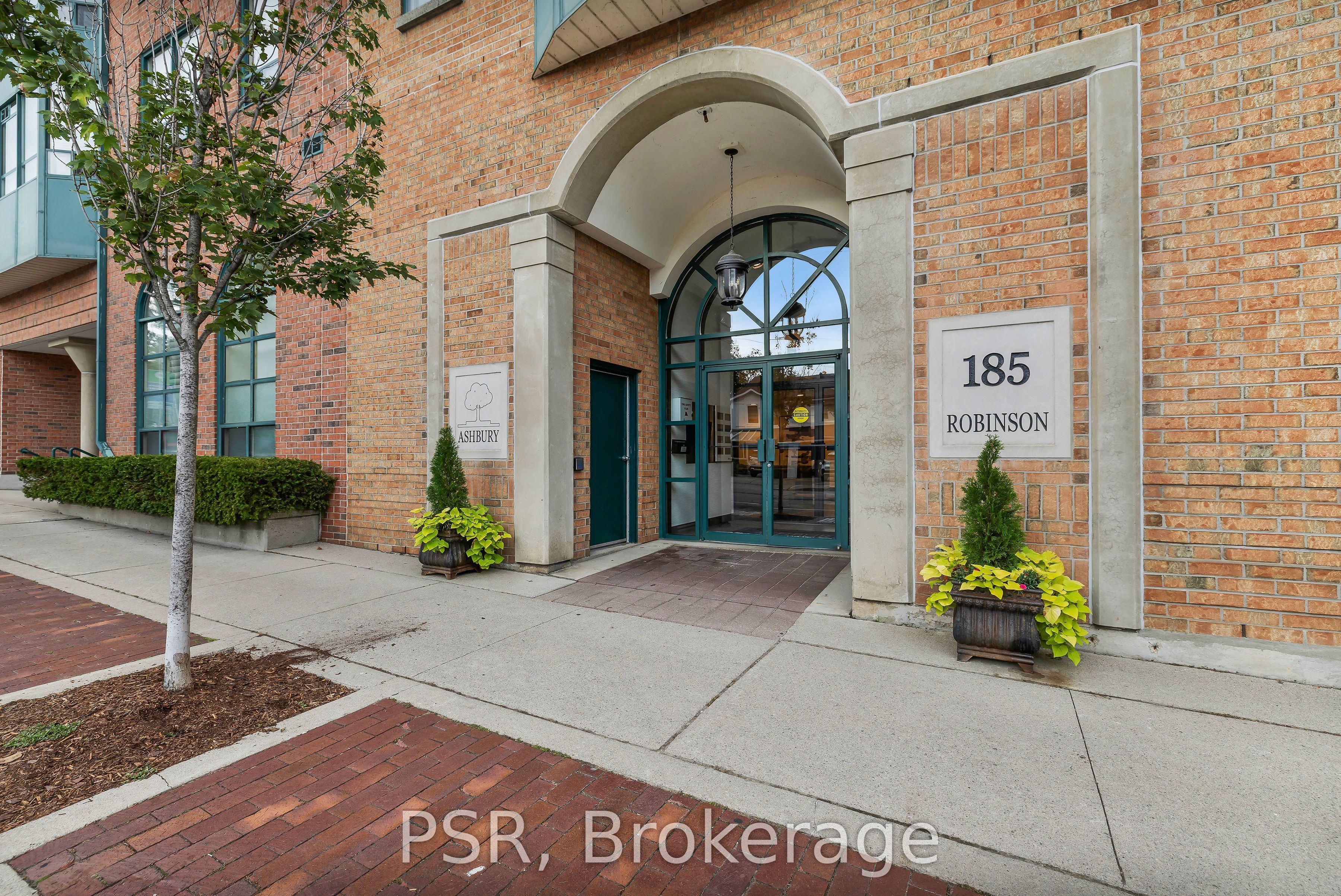 185 Robinson Street 312